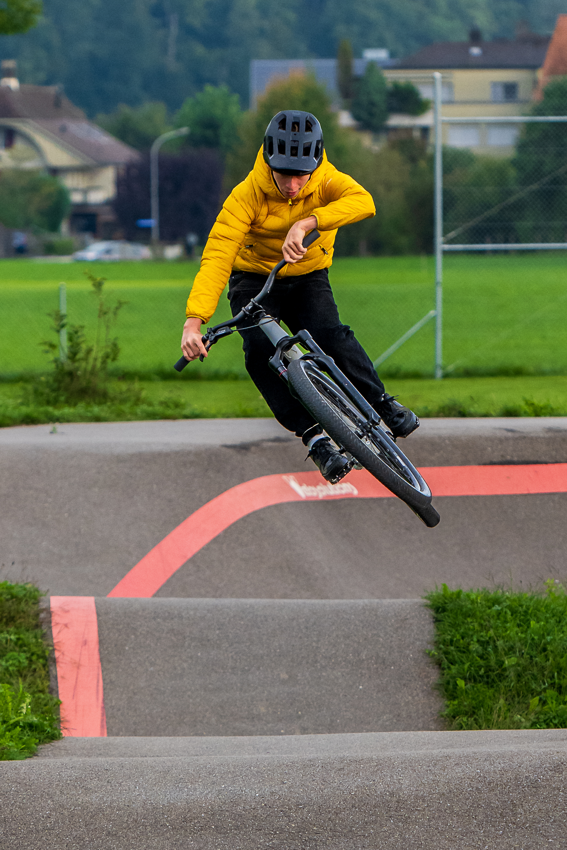 Pumptrack mit Statisten (3)